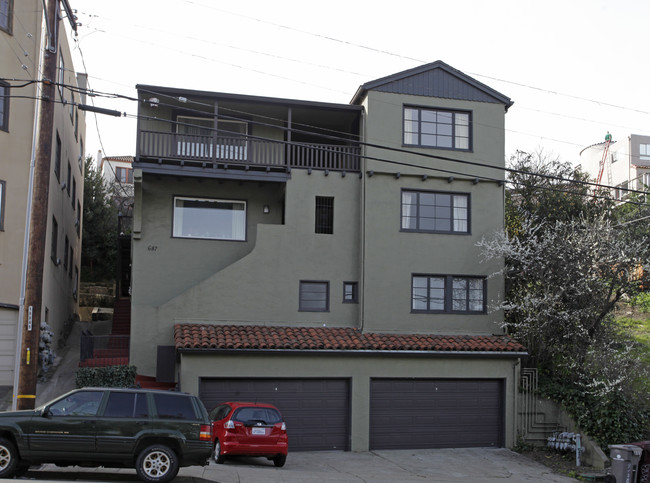 687 Macarthur Blvd in Oakland, CA - Building Photo - Building Photo