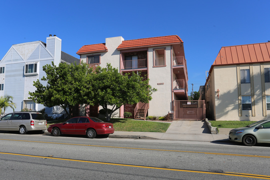 1131 E Wilson Ave in Glendale, CA - Building Photo