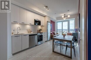 75 James St S in Hamilton, ON - Building Photo