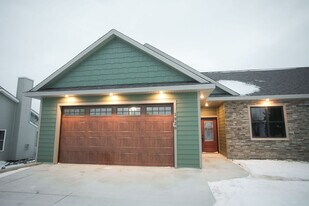 1926 W 6th St in New Richmond, WI - Building Photo