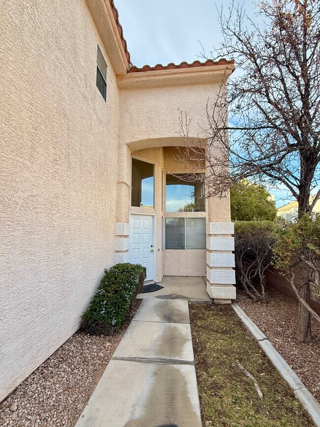 8300 La Strada Ave in Las Vegas, NV - Building Photo - Building Photo