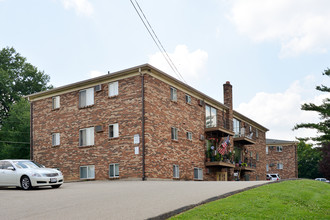 Falcon Crest Apartments in Milford, OH - Building Photo - Building Photo