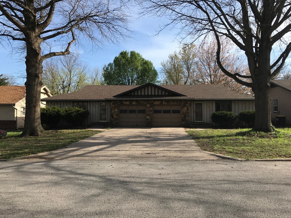 1532 E Camino Alto St in Springfield, MO - Building Photo