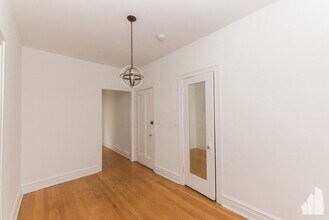 7000 N Sheridan Rd in Chicago, IL - Foto de edificio - Building Photo