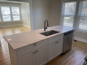 35 Pidge Ave-Unit -37 Pidge Avenue in Pawtucket, RI - Building Photo - Building Photo