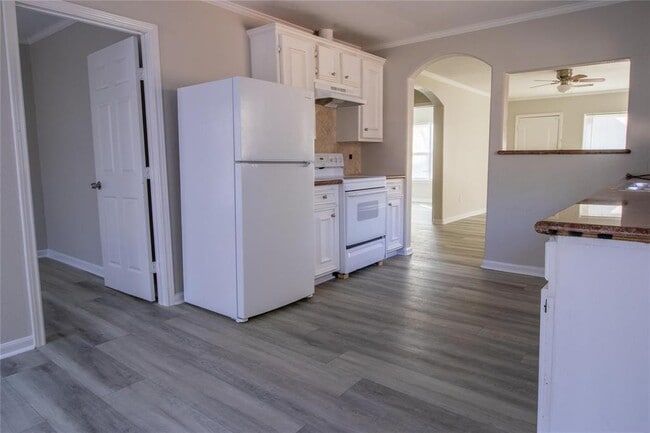 218 E Hunnicutt St in Baytown, TX - Building Photo - Building Photo