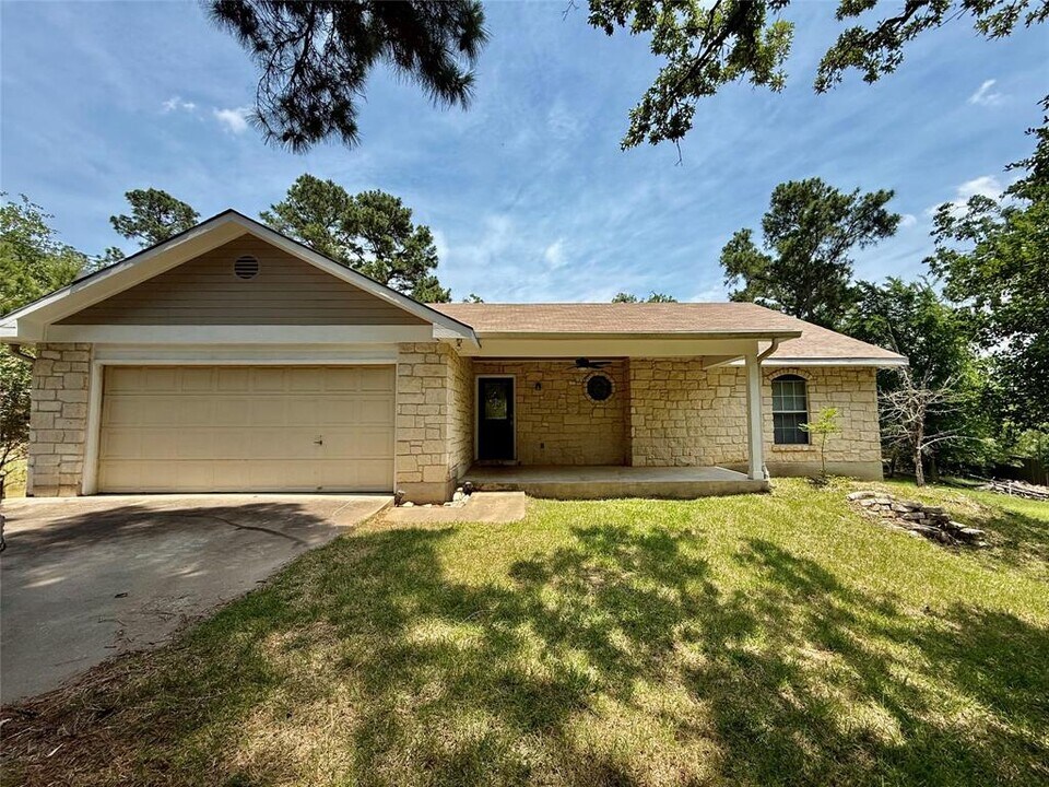 181 Mamalu Dr in Bastrop, TX - Building Photo