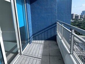 60 SW 13th St, Unit 1417 in Miami, FL - Foto de edificio - Building Photo
