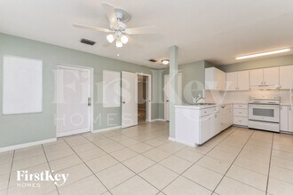 3736 Luzon St in Ft. Myers, FL - Foto de edificio - Building Photo