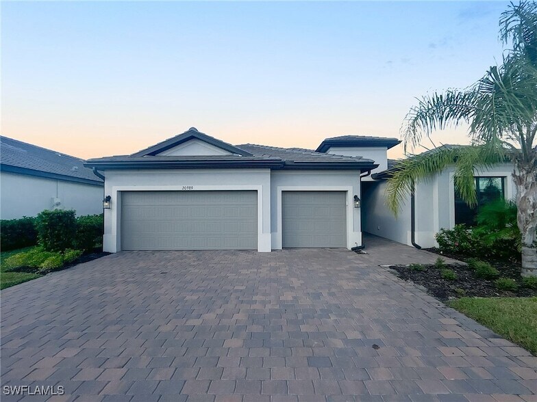 20989 Napa Lp in Estero, FL - Foto de edificio