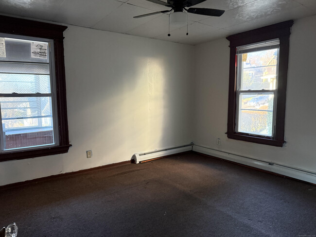 47 Chapman Ave in Waterbury, CT - Foto de edificio - Building Photo