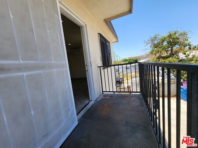 1426 E 48th St in Los Angeles, CA - Building Photo - Building Photo