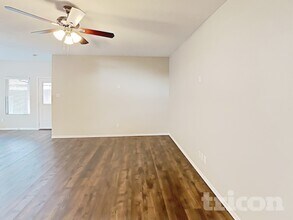 2716 Gains Mill Dr in Fort Worth, TX - Foto de edificio - Building Photo