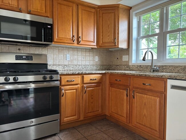 511 Elm St in North Haven, CT - Building Photo - Building Photo