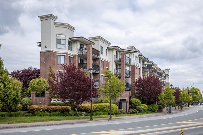 Signature Club Suites in Langley, BC - Building Photo - Primary Photo