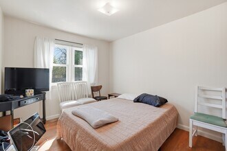 8817 Patricia Ct in College Park, MD - Foto de edificio - Building Photo