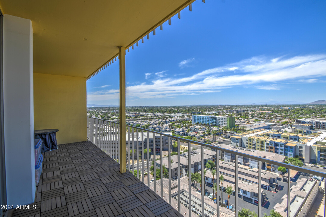 207 W Clarendon Ave in Phoenix, AZ - Building Photo