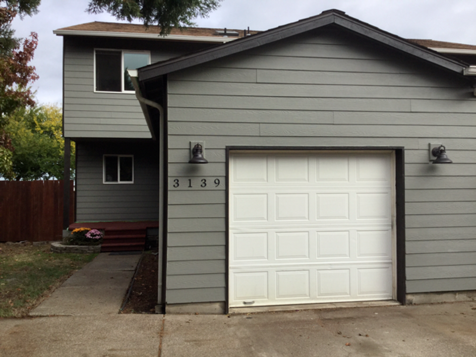 3139 NE Flintlock Pl in Corvallis, OR - Building Photo