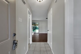 1604 Hazelwood St in Conroe, TX - Building Photo - Building Photo