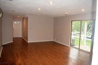225 Tulip Ln in Freehold, NJ - Building Photo - Building Photo