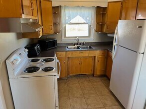 1197 E Tracy Grove Rd in Flat Rock, NC - Building Photo - Building Photo