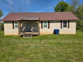 510 Third St in Madisonville, TN - Building Photo