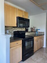 8110 Mountain View Dr, Unit A in Pleasanton, CA - Foto de edificio - Building Photo