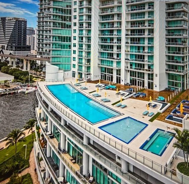 92 SW 3rd St in Miami, FL - Building Photo