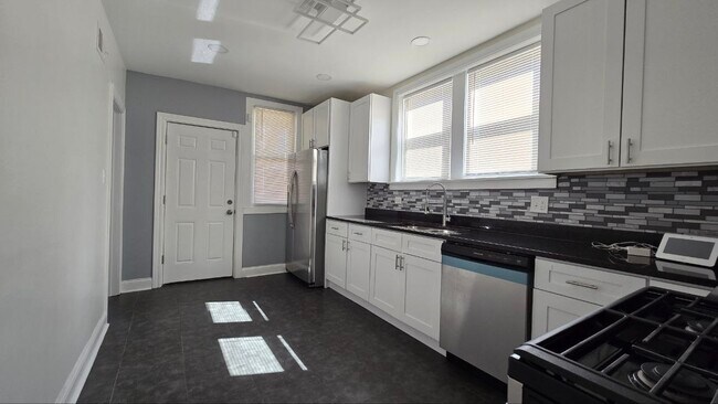7151 S Green St-Unit -2 in Chicago, IL - Building Photo - Building Photo