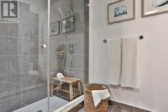 2 Teagarden Ct in Toronto, ON - Building Photo - Building Photo