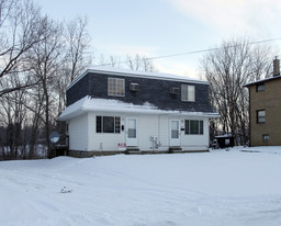 221-223 Clara Ct in Louisville, OH - Building Photo