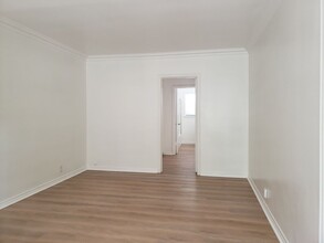6842 Camrose Dr, Unit 6842 in Los Angeles, CA - Building Photo - Building Photo