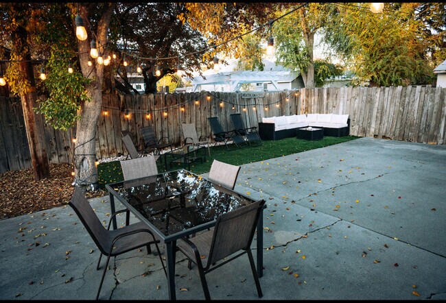 155 Wentworth Ave, Unit A in South Salt Lake, UT - Foto de edificio - Building Photo