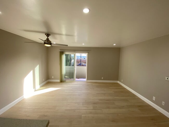 14731 Erwin St, Unit 6