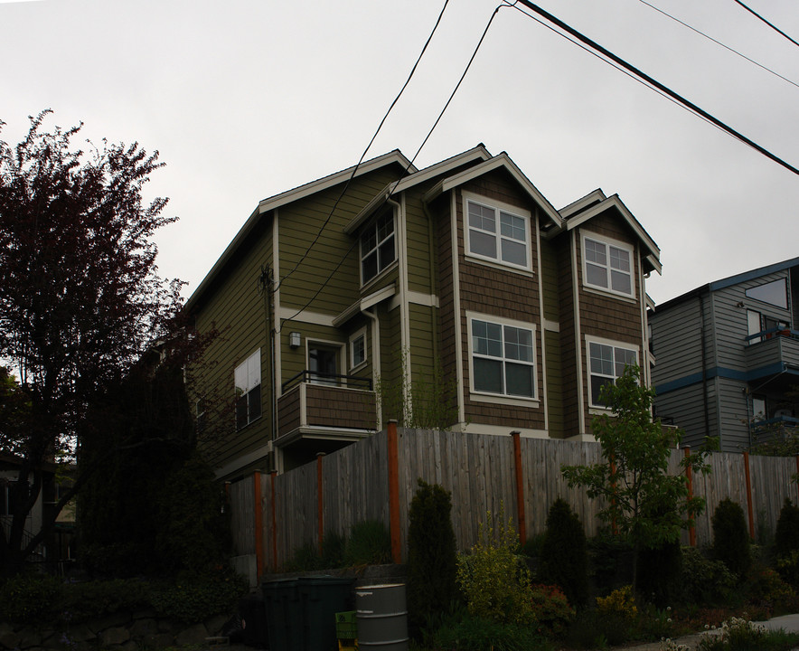 9243 Interlake Ave in Seattle, WA - Foto de edificio