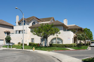 5051 Waverider Cir in Huntington Beach, CA - Building Photo