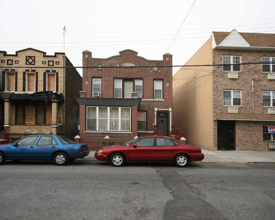 658 Ashford St in Brooklyn, NY - Foto de edificio