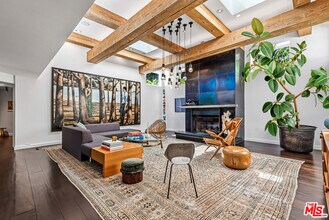 577 E Channel Rd in Santa Monica, CA - Building Photo - Building Photo