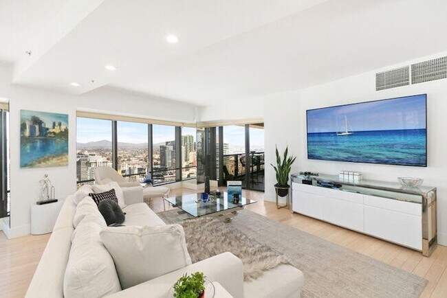 200 Harbor Dr, Unit Harbor Club in San Diego, CA - Foto de edificio - Building Photo