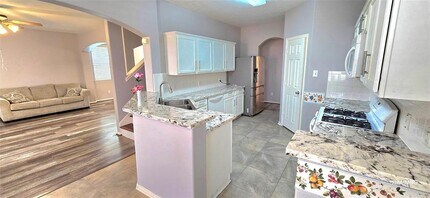 6354 Wilshire Ridge in Houston, TX - Building Photo - Building Photo