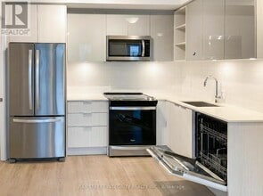 25 Holly St in Toronto, ON - Building Photo - Building Photo