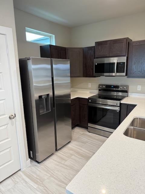 8315 V. Pisa in San Antonio, TX - Foto de edificio - Building Photo