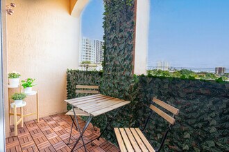 2280 SW 32nd Ave in Miami, FL - Building Photo - Building Photo