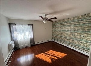 400 Narragansett Pkwy in Warwick, RI - Building Photo - Building Photo