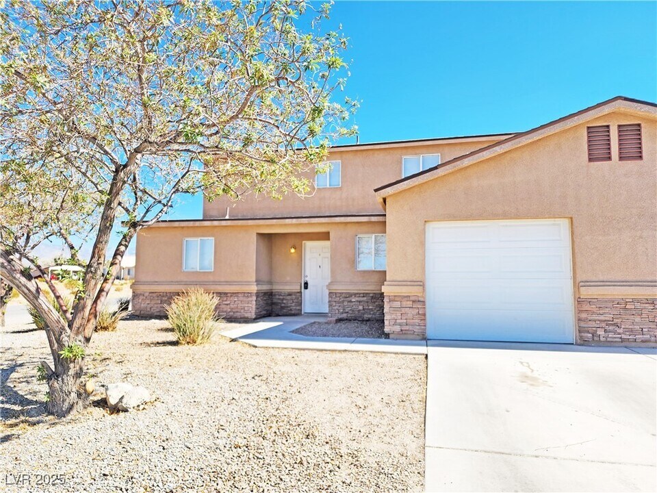 1951 S Teepee Rd in Pahrump, NV - Building Photo