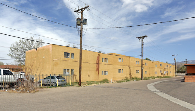 Aspen Springs Apartments in Albuquerque, NM - Foto de edificio - Building Photo