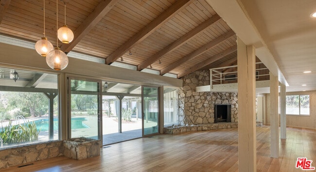 1365 N Wetherly Dr in Los Angeles, CA - Building Photo - Building Photo