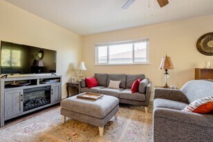 271 Sharp Cir, Unit #4 in Roseville, CA - Building Photo