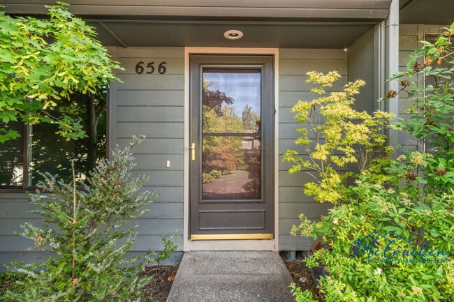 property at 656 E Main St