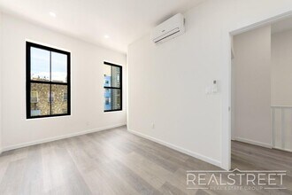65 Palmetto St in Brooklyn, NY - Building Photo - Building Photo